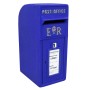 Blauer Monstershop Briefkasten im schottischen Stil mit Post Office Aufschrift.