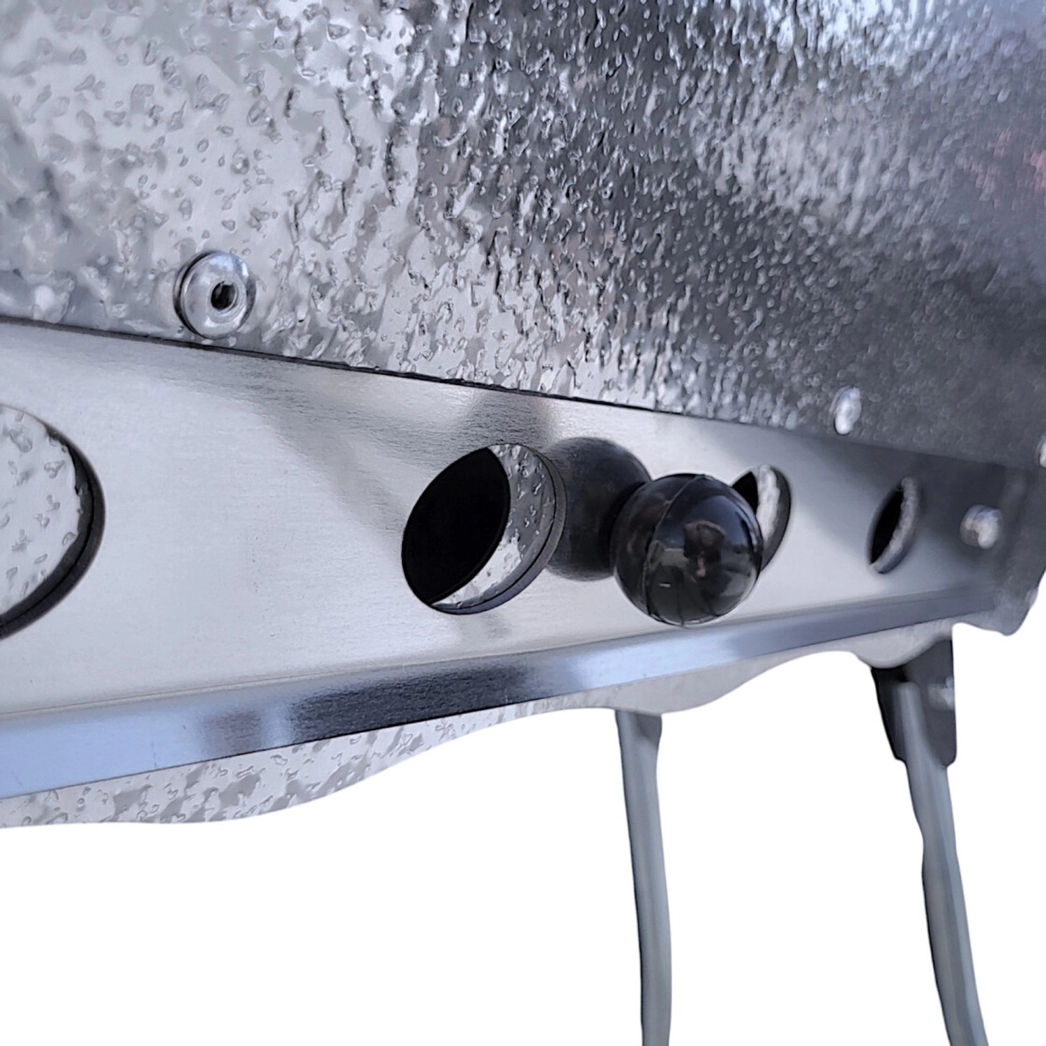 Detailaufnahme: Grillpeter Schaschlikgrill Astana Deluxe aus Edelstahl mit Luftzufuhr.