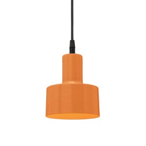 Orangefarbene PR Home Solo Pendelleuchte aus Metall mit schwarzem Textilkabel.