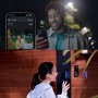 Philips Hue Türklingelkamera Secure in Schwarz: Überwachung per App und Gegensprechfunktion.