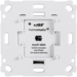 Weißer Homematic IP Schalt-Mess-Aktor für Markenschalter. Rückseite mit Logo, Modell HmIP-BSM und Befestigungslöchern.