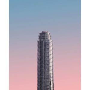 Komar Wandbild Monolith, 40x50 cm, Hochhaus vor rosa-blauem Himmel.