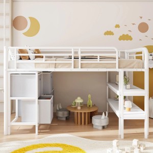 Weißes Metall-Hochbett 90x200cm mit integriertem Stauraum und Treppe im Kinderzimmer.