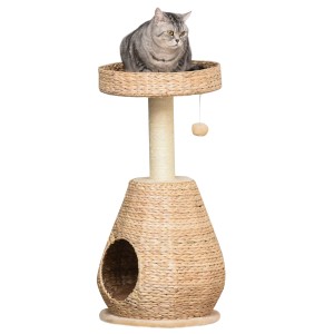 Katzenbaum mit Höhle und Spielzeug: Katze liegt entspannt auf der Aussichtsplattform.