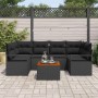 Schwarzes 7-teiliges Garten-Sofa-Set aus Poly Rattan mit Tisch und Kissen.