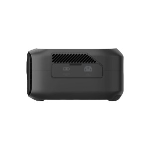 Schwarze Ecoflow River 3 Powerstation (245 Wh) mit Anschlüssen für Solaranlagen.