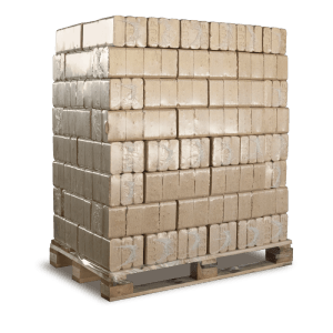 Heizfuxx RUF Original Blue Holzbriketts (960kg) auf Palette. Helle, rechteckige Brennstoffe in Folie verpackt.