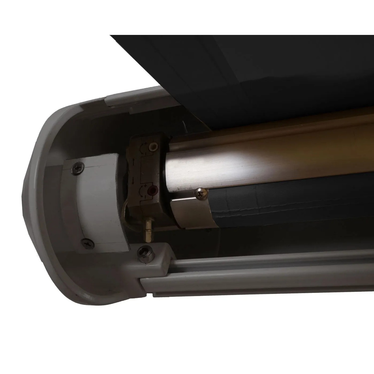 Detailaufnahme der MCW Kassetten-Markise (5x3m) in Anthrazit/Grau, Fokus auf Mechanik und Volant.