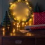 Konstsmide Micro LED Lichterkette mit 35 gefrosteten Dioden als Kranz auf Tisch mit Deko.