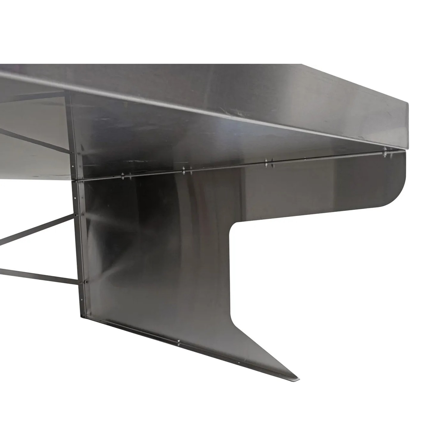 Detailansicht der MCW XL Mährobotergarage G60 aus Edelstahl mit Pflanzkasten.