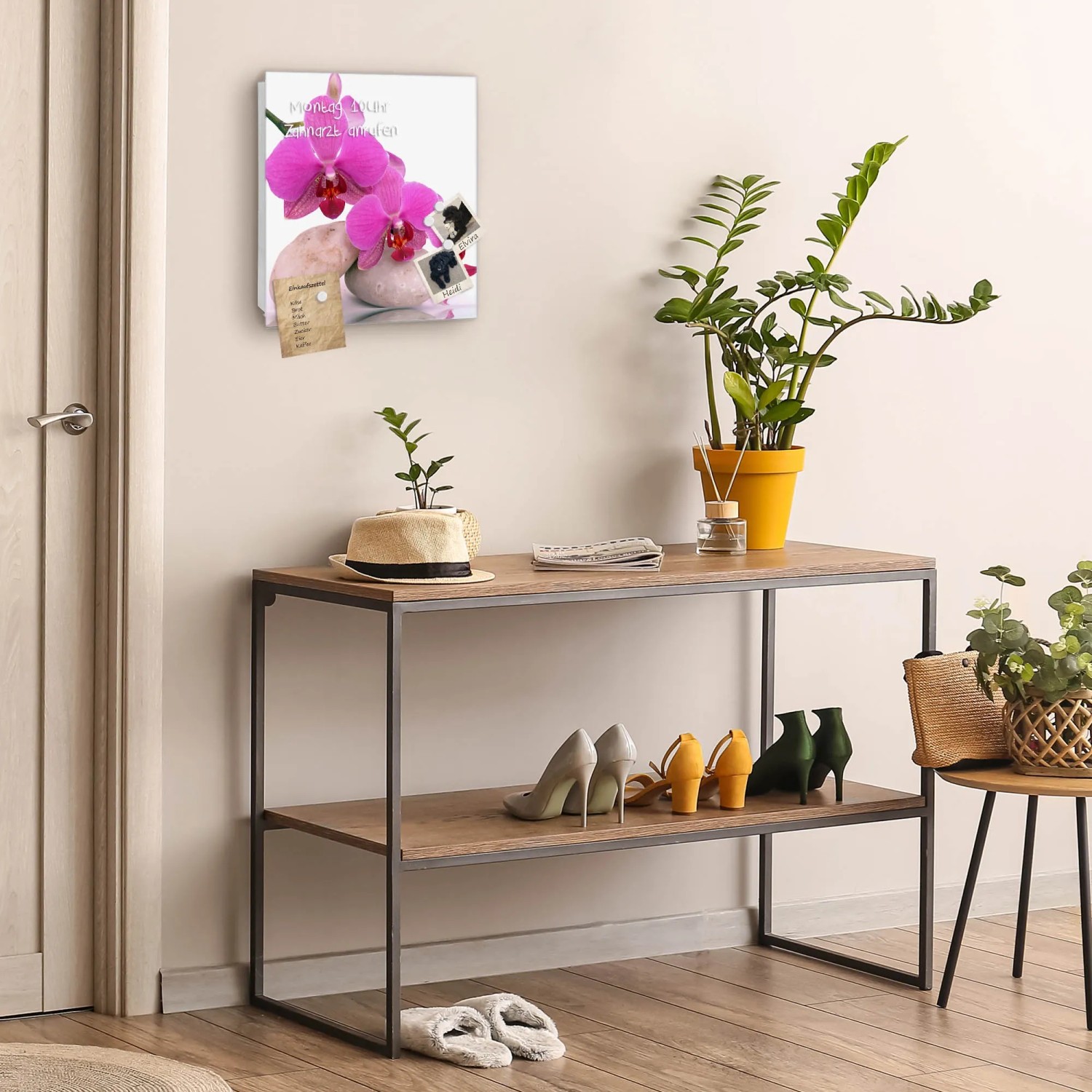 Weißer Banjado Schlüsselkasten mit Orchideen-Motiv, 30x30cm, 50 Haken, magnetisch und beschreibbar.