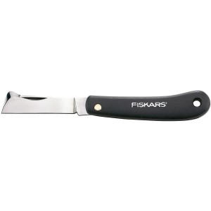 Fiskars Okuliermesser K60 mit einklappbarer Klinge und schwarzem Griff.