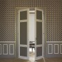 Offene, graue Kassettentür mit Zierleisten vor gemusterter Wand. ORAC DECOR Zierleisten für stilvolle Raumgestaltung.