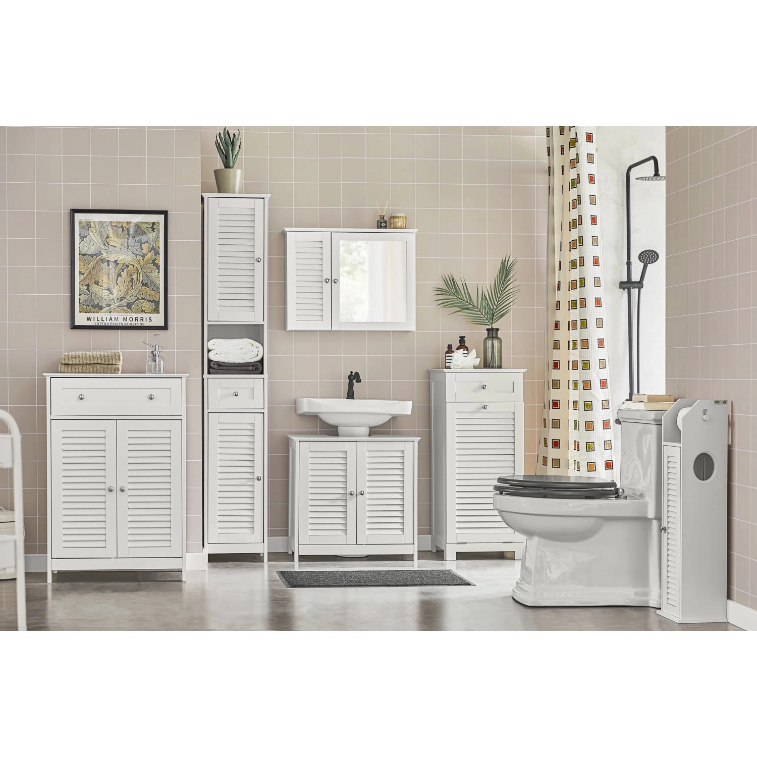 Badezimmer-Set mit SoBuy Spiegelschrank BZR55-W, Hängeschrank und Waschbeckenunterschrank in Weiß mit Lamellentüren.
