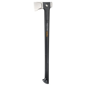 Fiskars Spaltaxt U32 Ultra, orange-schwarz, mit langem Griff für effizientes Holzspalten.