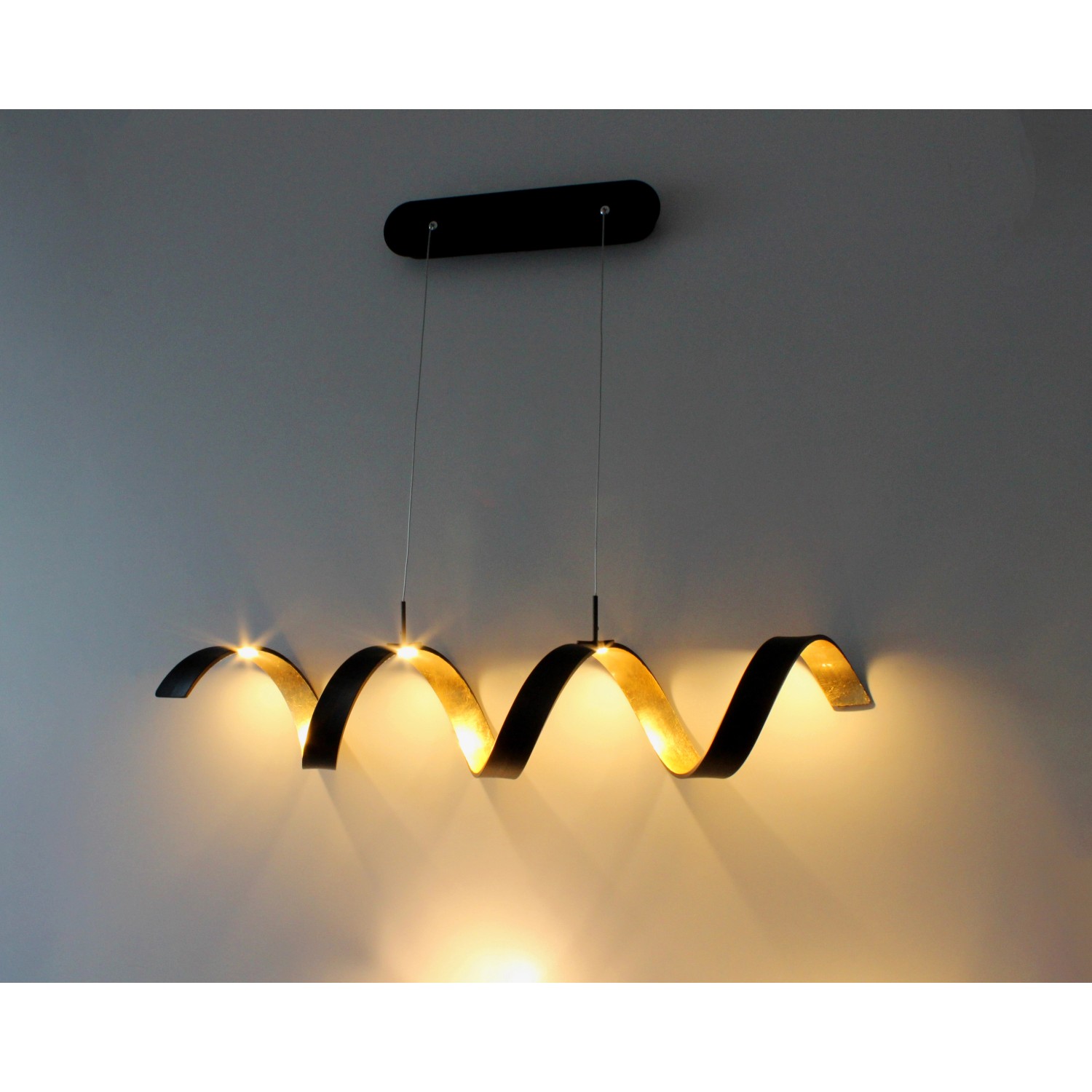 Luce Design LED-Pendelleuchte Helix Schwarz-Gold 120 x 80 x 13,5 cm