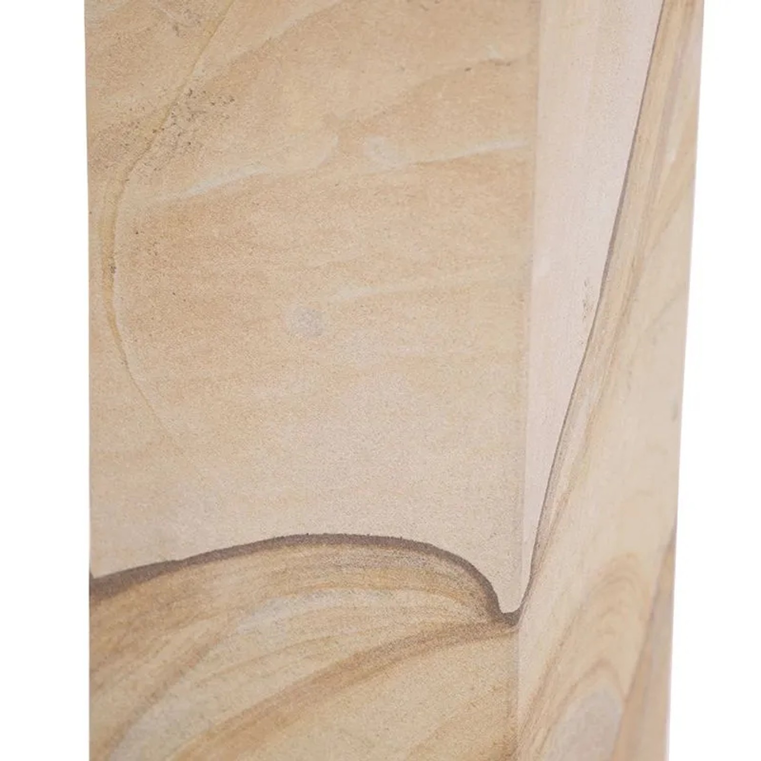 Detailaufnahme der beigen QAZQA Stehleuchte Grumpy, 70 cm hoch, aus Sandstein für den Außenbereich.
