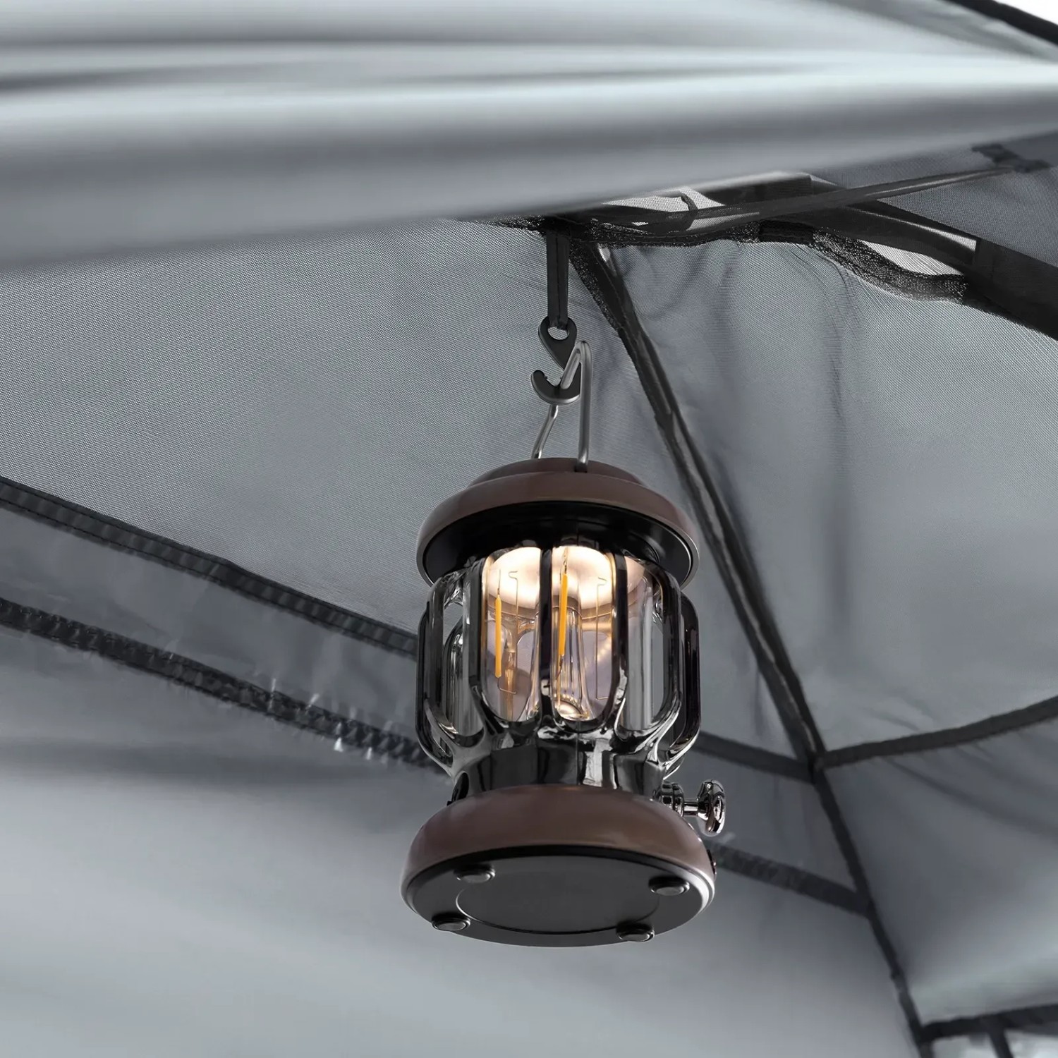 Detailaufnahme: Lampe hängt im SoBuy 3in1-Zelt, ideal für Camping & Outdoor.