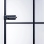 Detailaufnahme: Skyscope Portal Drehtür-Set Slimwork Typ 8 mit Klarglas und schwarzem Türgriff.