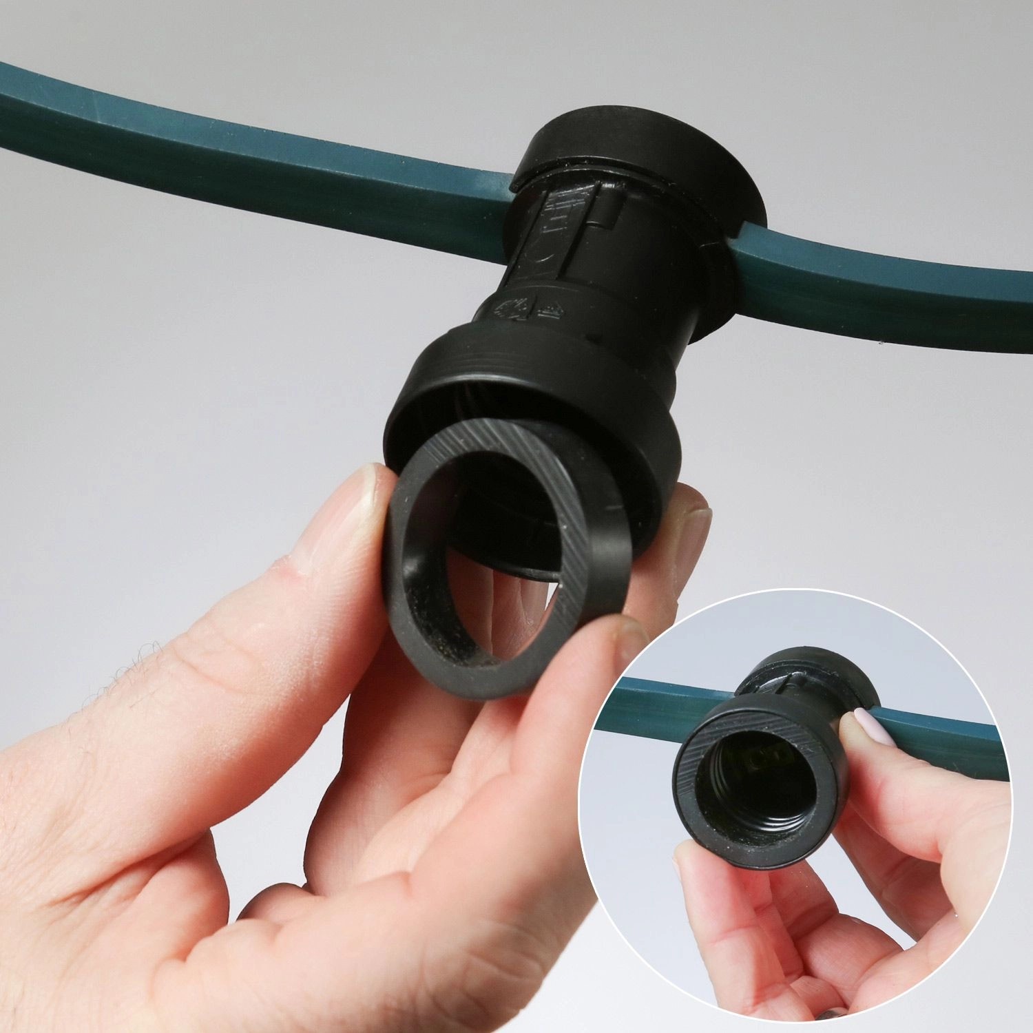 Detailaufnahme einer schwarzen E27 Fassung der Satisfire Illu-Partylichterkette. Weihnachtsbeleuchtung.