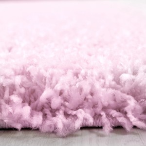 Detailaufnahme: Pinkfarbener Ayyildiz Hochflorteppich Life 1500 mit flauschigem Flor.