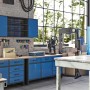 Blauer Werkzeugschrank DAREK in einer Werkstatt. Robuster Werkstattschrank mit Schubladen und abschließbaren Türen.