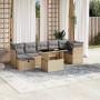 Beige 8-tlg. Garten-Sofagarnitur aus Rattan mit hellgrauen Kissen und Tisch mit Hubfunktion.