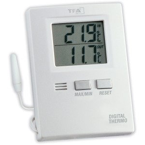 Digitales Innen-Außen-Thermometer von TFA, weiße Ausführung mit Kabel-Sensor.
