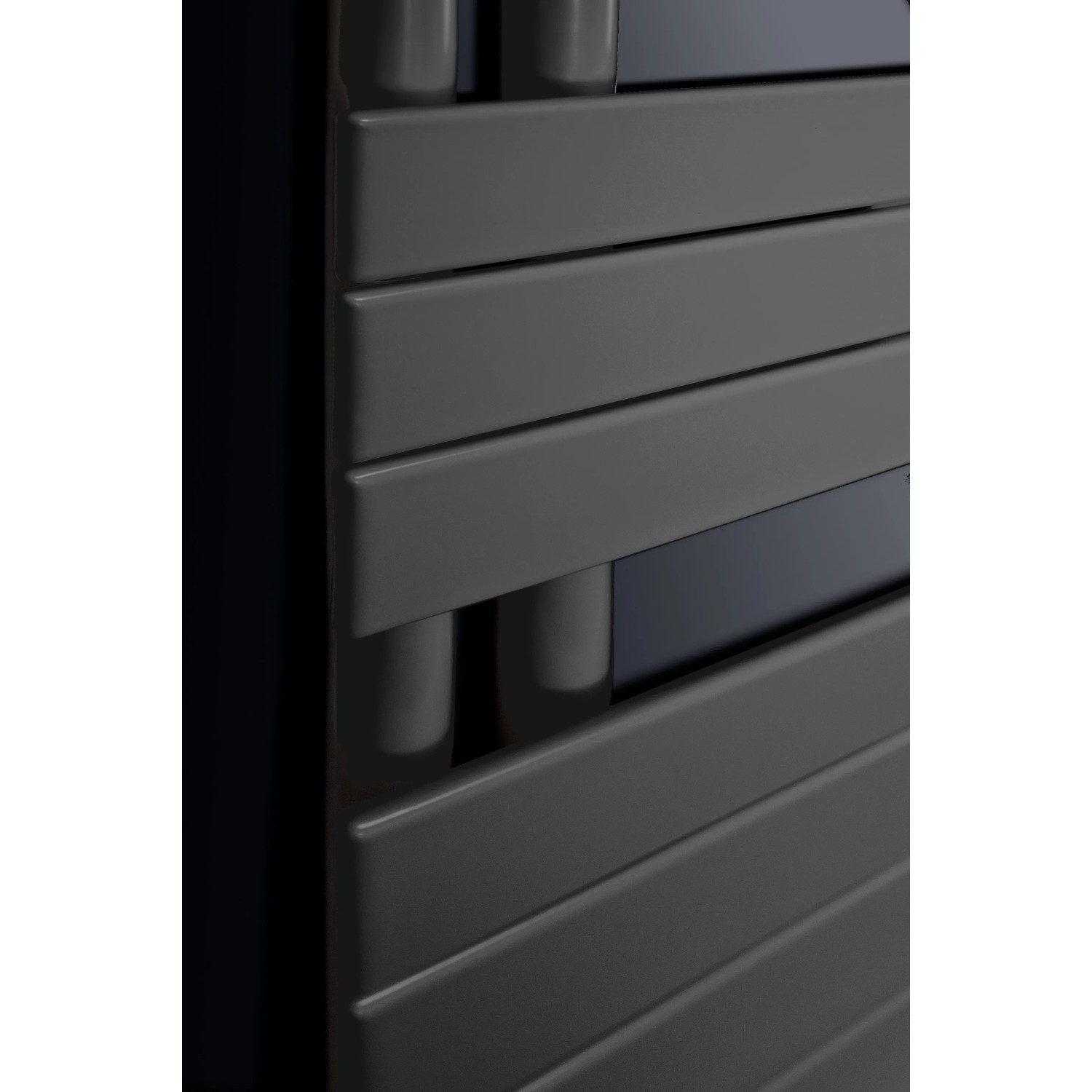 Detailaufnahme: Ximax Badheizkörper P2-Open, 1495x600 mm, Anthrazit. Paneelheizkörper mit horizontalen Heizstäben.