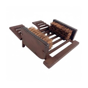 Brauner Gusseisen Schuhabstreifer mit Bürsten und Schuhauszieher. Robustes Antik-Design für Outdoor.