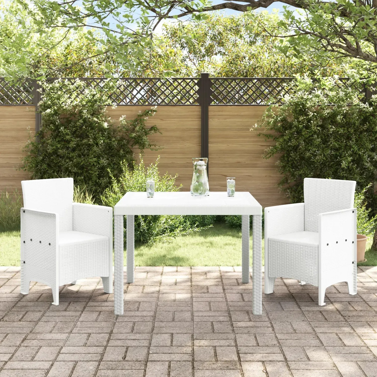 Weißes 3-tlg. vidaXL Garten-Essgruppe aus Rattan mit Tisch und zwei Stühlen.