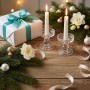 2er Set transparente Relaxdays Kerzenhalter aus Glas mit brennenden, weißen Kerzen und Weihnachtsdeko.