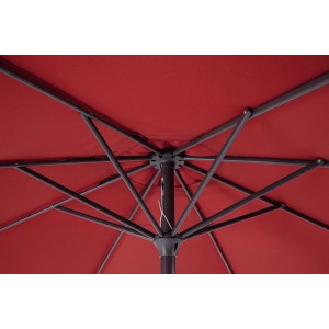 Detailaufnahme des burgunderroten Yes Sonnenschirms Kalife (Ø 300 cm) von unten.