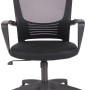 Schwarzer, ergonomischer DELUKE Bürostuhl mit Netzrückenlehne und verstellbarer Höhe.