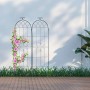 Dunkelgrünes 2er Set Eisen-Rankgitter mit geschwungenen Ornamenten, eines mit rosa Kletterpflanzen. Ideal für Garten & Spalier.