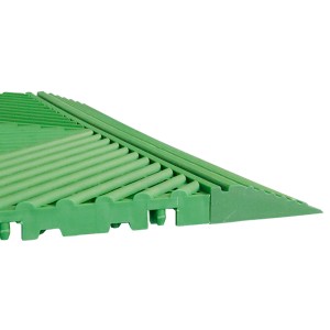 Grüne Florco Kunststoff-Klickfliese classic, 40x40 cm, Detailansicht des Klicksystems.