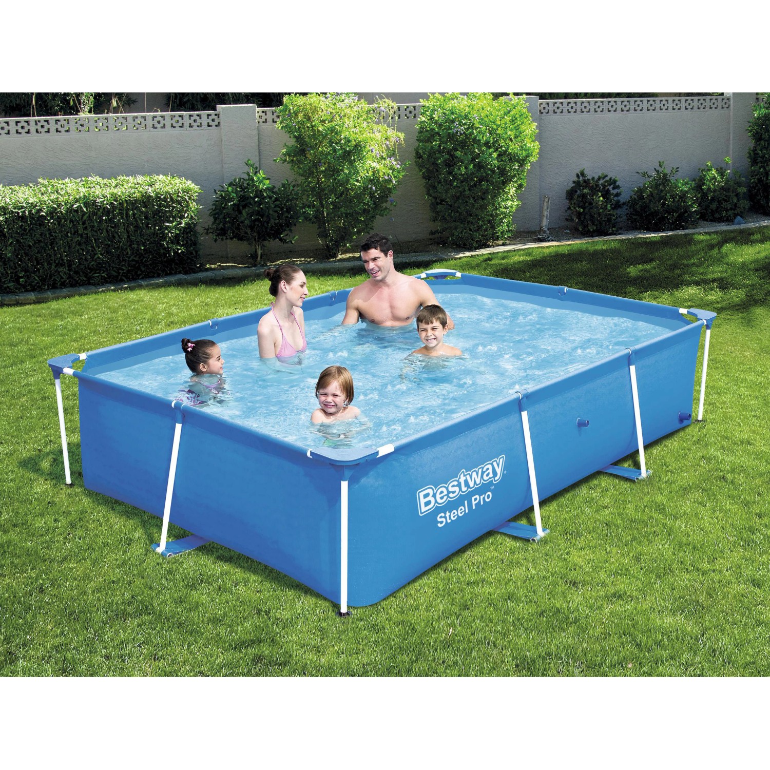Rechteckiger Steel Pro Frame Pool (259x170x61cm) von Bestway mit Familie im Garten.