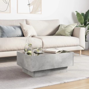 Moderner, betongrauer LED-Couchtisch (70x50 cm) aus Holzwerkstoff mit Glasplatte im Wohnzimmer.