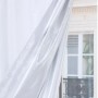 Weiße Moondream Wärmeschutzgardine Lilouu, 140x240 cm, mit Faltenband vor Fenster.