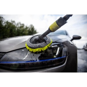 Ava Zubehör-Set: Mikrofaser-Mopp reinigt Auto mit Hochdruckreiniger. Ideal für die Autowäsche.