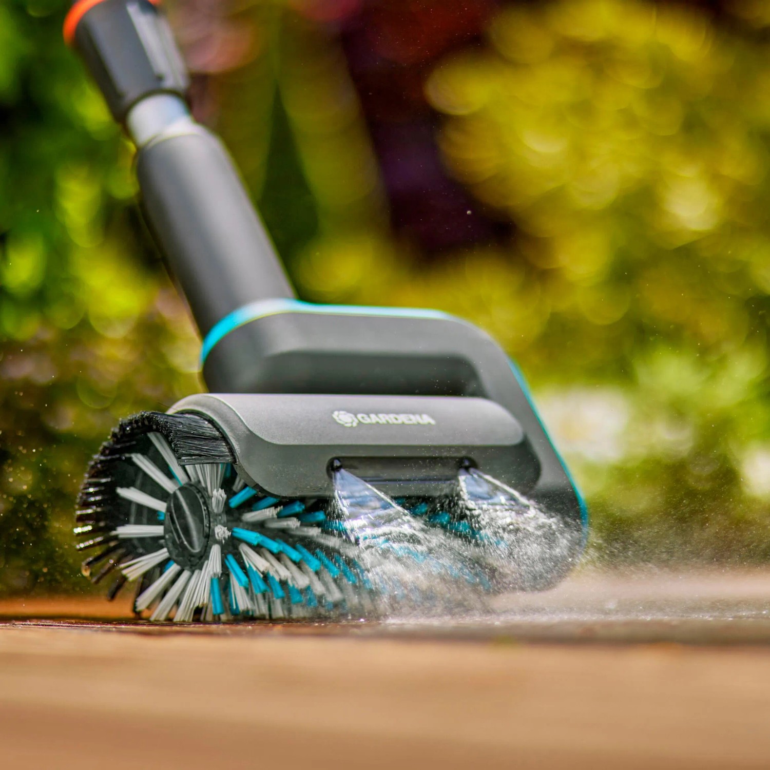 Gardena Akku Bürstenreiniger AquaBrush Universal 18 V P4A Solo kaufen bei OBI