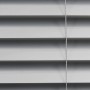Detailaufnahme einer silbernen Aluminium Jalousie Burgos mit Zugschnur.