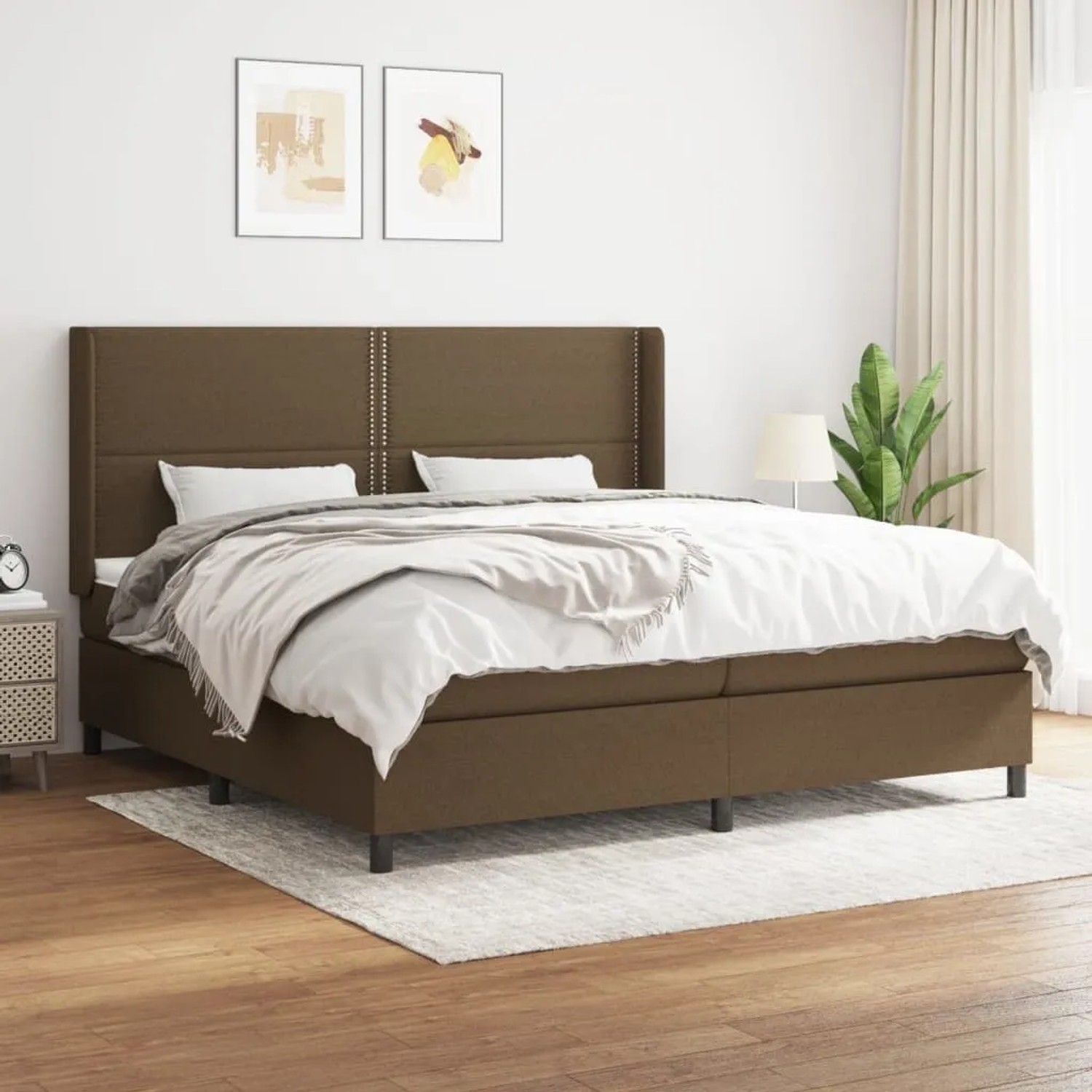 Dunkelbraunes vidaXL Boxspringbett 200x200 cm mit Matratze und Kopfteil im Schlafzimmer.