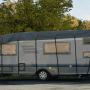 GreenYard® Wohnwagen Schutzdach 850 cm, grau, mit Spanngurten befestigt.