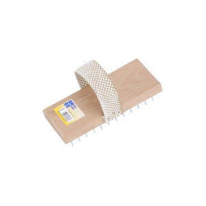 LUX Edelputzkratzer Classic mit Holzgriff und verzinkten Stiften zum Aufrauen von Putz.