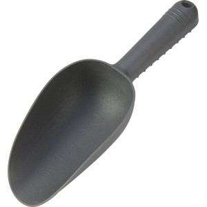 Graue Kunststoff-Handschaufel mit Skala, ein Gartenhandgerät für präzises Pflanzen.