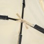 Detailaufnahme des Bestway LAY-Z-SPA Sonnenschutzdachs, das feinmaschige Gewebe und die Befestigung zeigt.