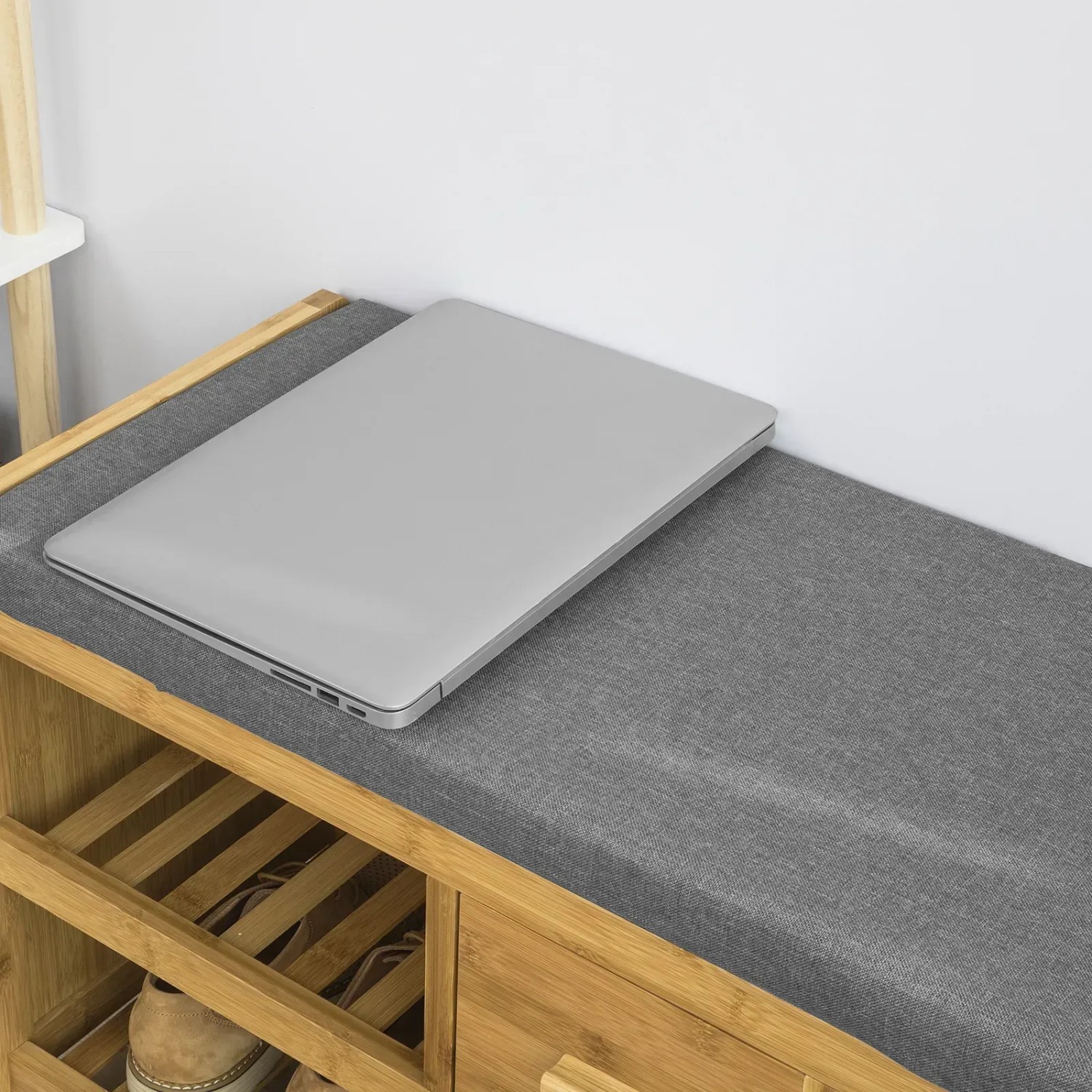 SoBuy Schuhregal aus Bambus mit dunkelgrauem Sitzkissen, 2 Ablagen und Schublade. Ideal für Flur und Garderobe.