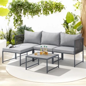 Graue Svita Detroit Polyrattan Gartenlounge mit Tisch und Kissen als modulares Ecksofa.
