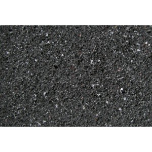 Diephaus Palisade Limos Basalt, 90x20x8 cm, Nahaufnahme der Oberfläche mit Edelsplitt.